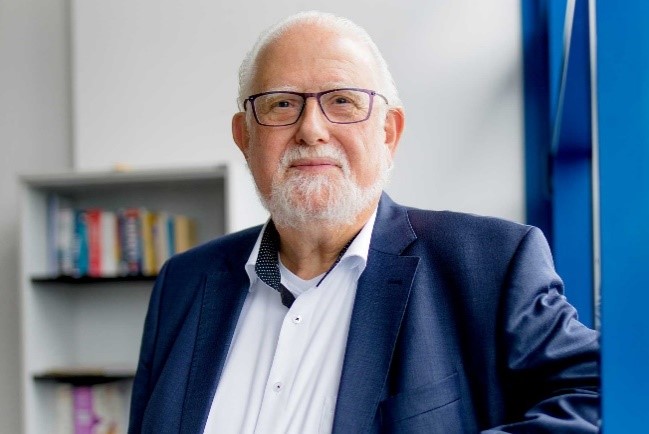 Dietmar Ernst
Managing Director
esco GmbH